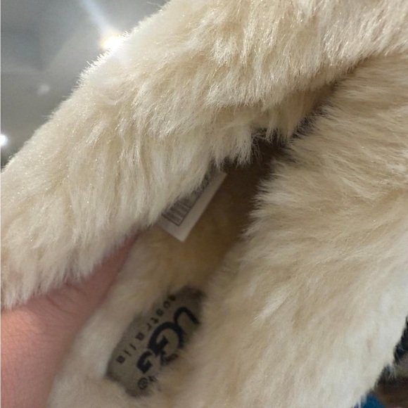 UGG Women's Tan Slippers with Plush Cream Lining - Picture 7 of 7